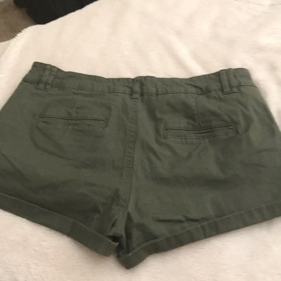 Green shorts - Picture 2 of 3